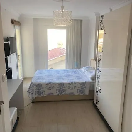 Deniz Manzaralı, Havuzlu Ve Bahçeli Triplex Villa Kuşadası