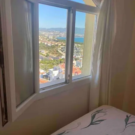 Deniz Manzarali, Havuzlu Ve Bahceli Triplex Villa