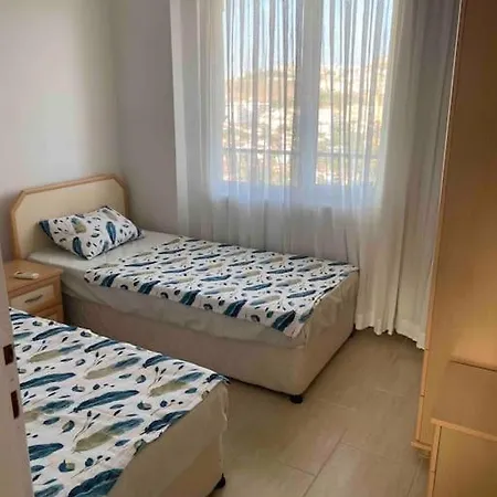 Deniz Manzaralı, Havuzlu Ve Bahçeli Triplex Villa