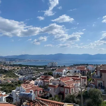 Deniz Manzaralı, Havuzlu Ve Bahçeli Triplex Villa *