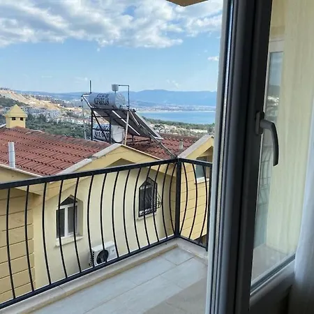 Deniz Manzaralı, Havuzlu Ve Bahçeli Triplex *