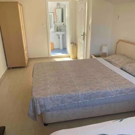 Deniz Manzaralı, Havuzlu Ve Bahçeli Triplex Villa