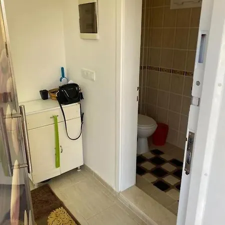 Deniz Manzarali, Havuzlu Ve Bahceli Triplex Villa