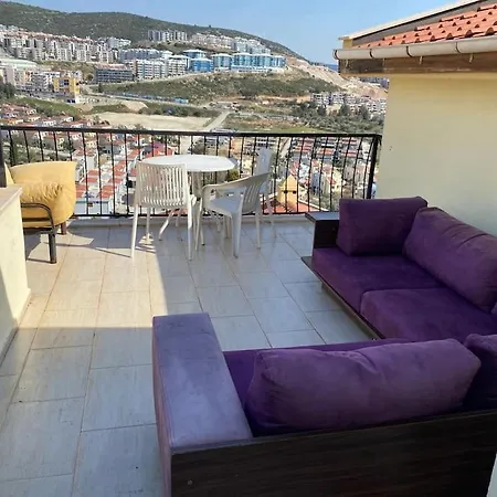 Deniz Manzaralı, Havuzlu Ve Bahçeli Triplex Kuşadası