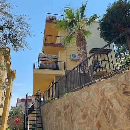 Villa Deniz Manzaralı, Havuzlu Ve Bahçeli Triplex