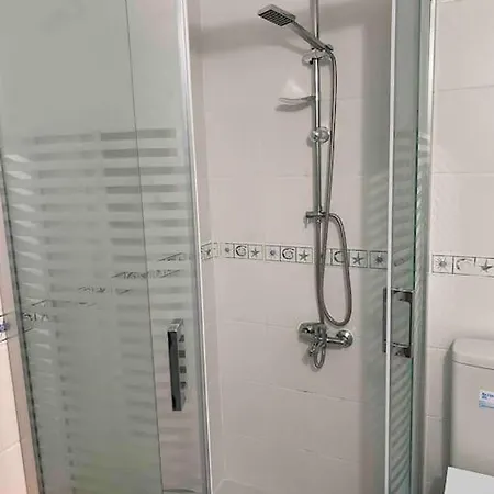 Deniz Manzarali, Havuzlu Ve Bahceli Triplex Villa *