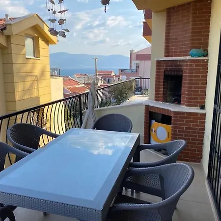 Deniz Manzaralı, Havuzlu Ve Bahçeli Triplex Villa Kuşadası