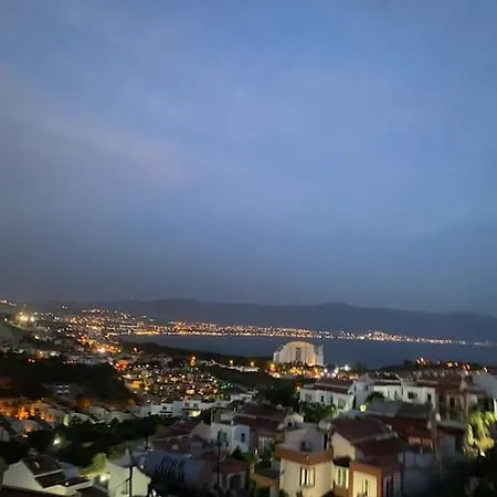 Deniz Manzaralı, Havuzlu Ve Bahçeli Triplex * Kuşadası