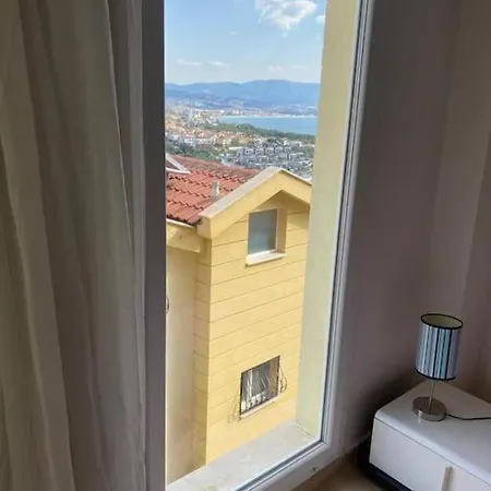 Villa Deniz Manzaralı, Havuzlu Ve Bahçeli Triplex