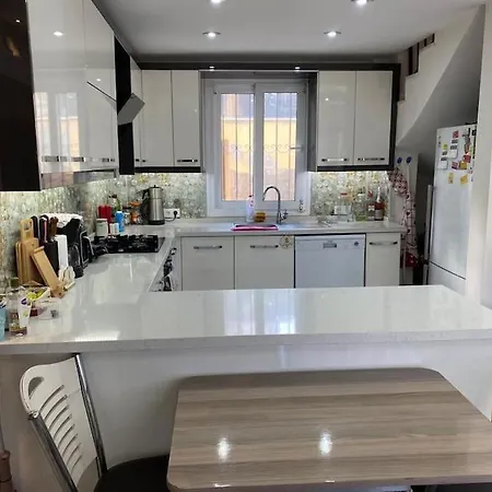 Villa Deniz Manzaralı, Havuzlu Ve Bahçeli Triplex *