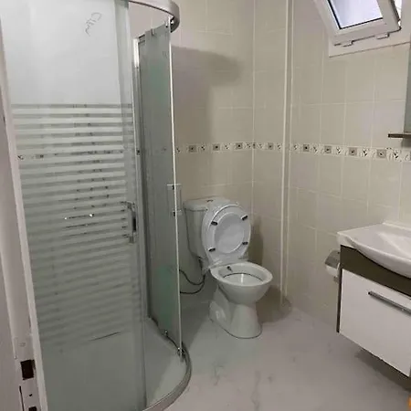 Villa Deniz Manzaralı, Havuzlu Ve Bahçeli Triplex Kuşadası