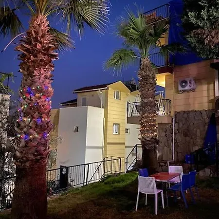 Deniz Manzarali, Havuzlu Ve Bahceli Triplex