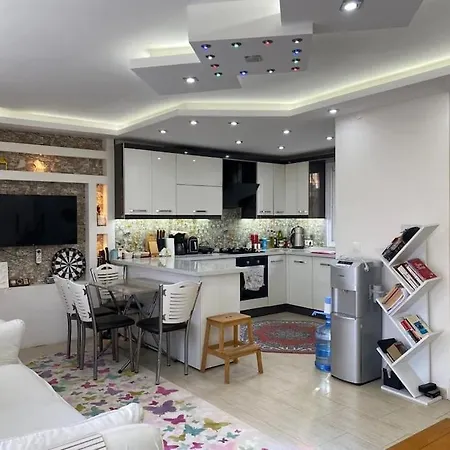 Deniz Manzarali, Havuzlu Ve Bahceli Triplex Villa *