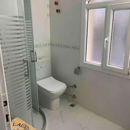 Deniz Manzaralı, Havuzlu Ve Bahçeli Triplex Villa Kuşadası