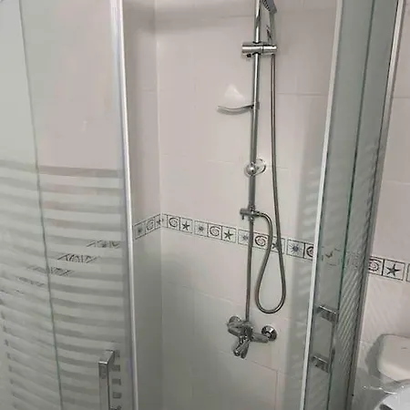 Deniz Manzaralı, Havuzlu Ve Bahçeli Triplex *