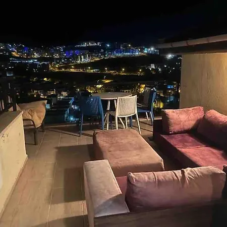 Deniz Manzaralı, Havuzlu Ve Bahçeli Triplex Villa *