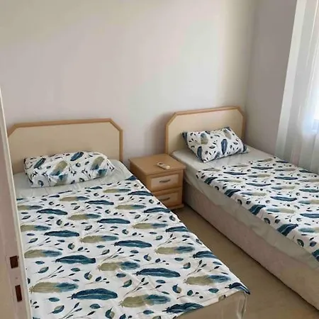 Deniz Manzaralı, Havuzlu Ve Bahçeli Triplex * Kuşadası